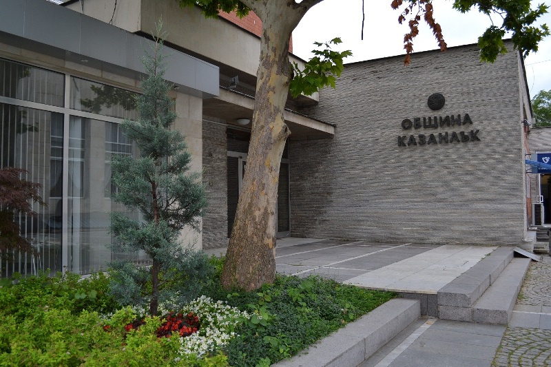 Стара Загора: Община Казанлък продължава и през 2019 година политиката си за обновяване на училищни физкултурни салони и игрища